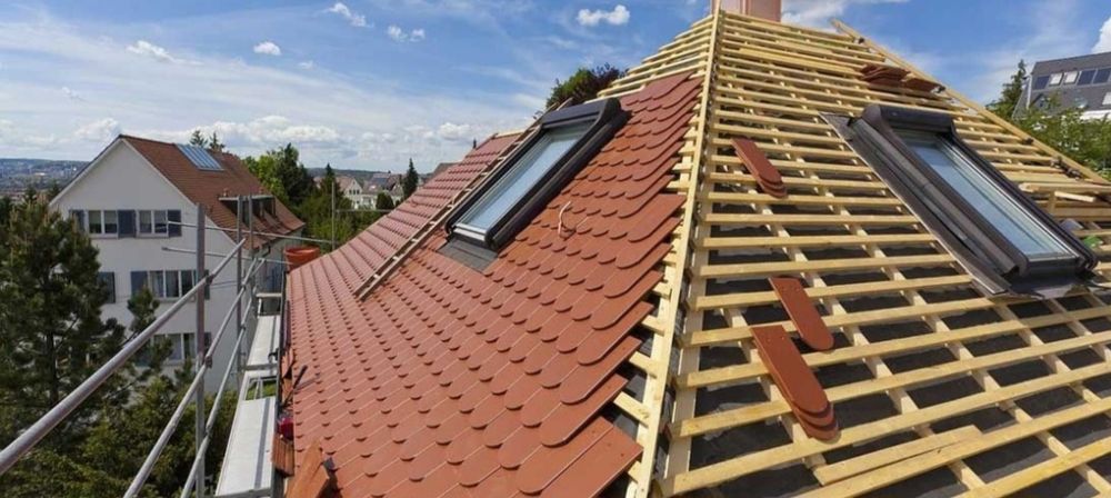 Executam acoperisuri și reparații