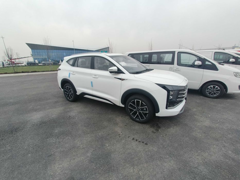 JAC JS8 crossover 7 seats 2026 y