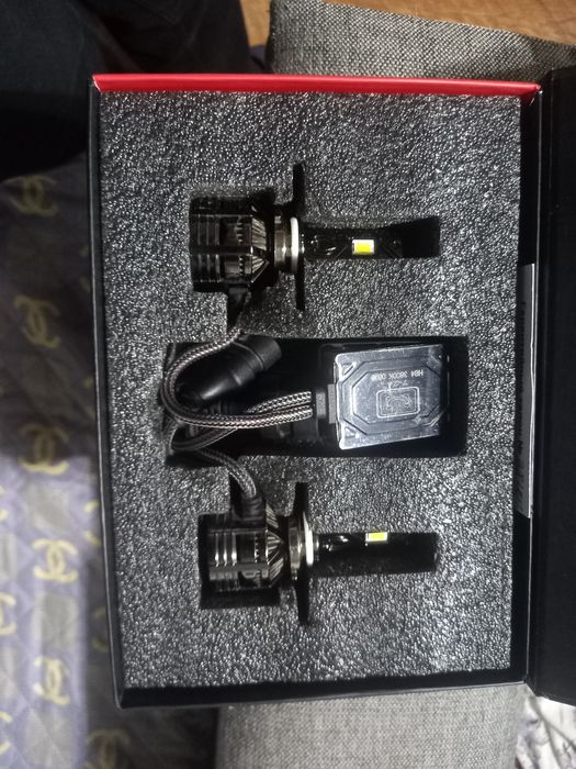 Продам лампы для фар очень хрошие 

AUTO LED HEADLIGHTS