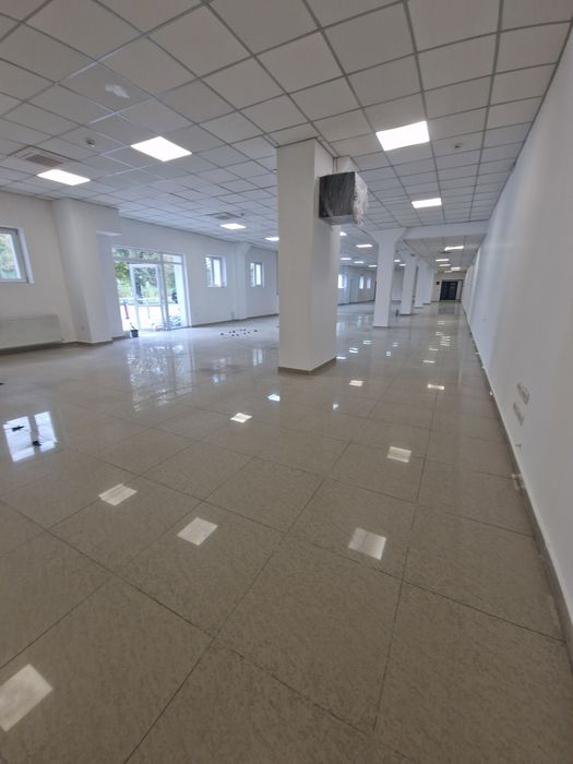 De  închiriat spații >birouri și comerciale.