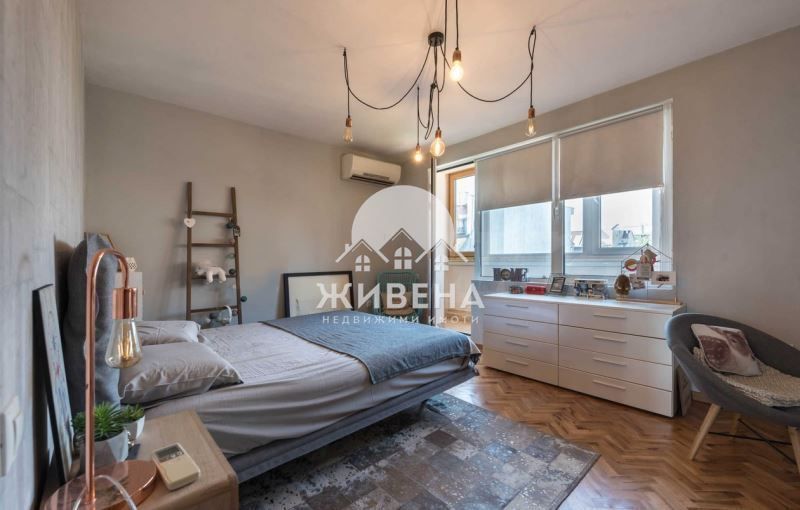 Продава се Къща в Варна, Център - 821 кв.м за 1056 €/кв.м - Снимка #9