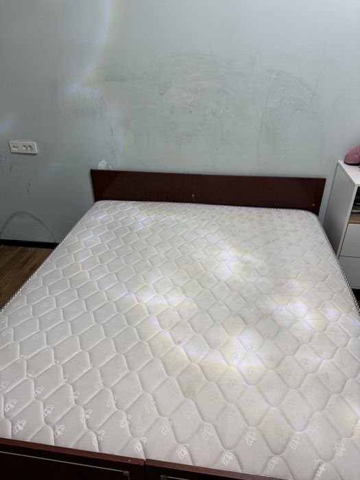 Продам спальный кровать с матрасом