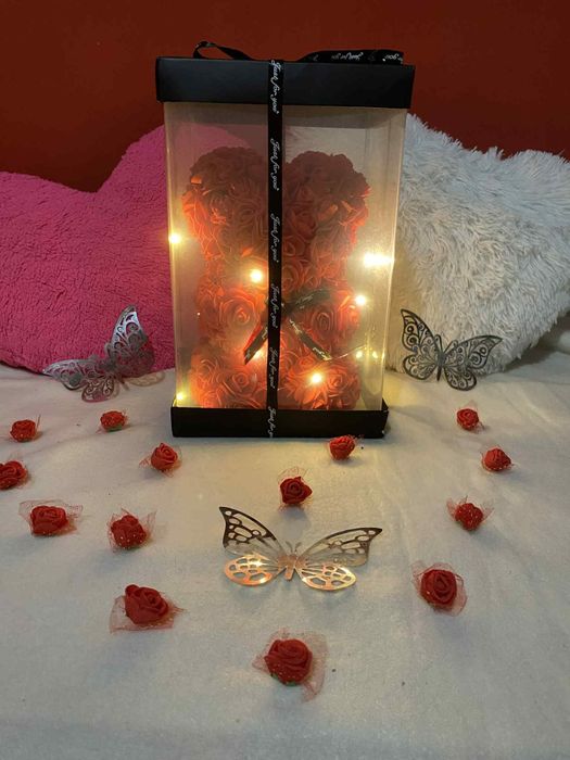 Елегантно мече от рози -изненада,която остава завинаги