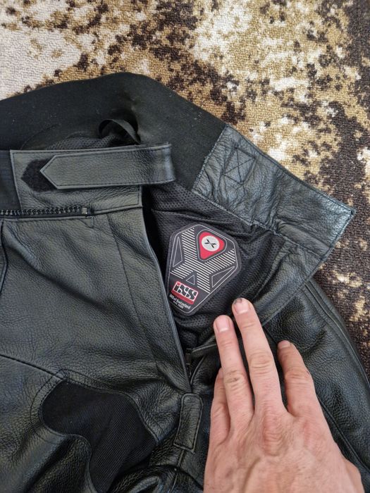 Кожен мото панталон IXS