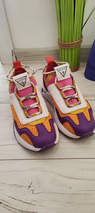 Guess кецове, многоцветни,кожа с текстил изчерпан модел по сайтовете