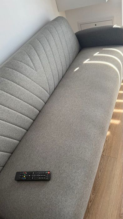 Canapea modernă folosită 6 luni, stare perfectă