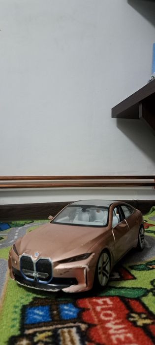 Bmw i4 în stare destul de buna scara 1.14