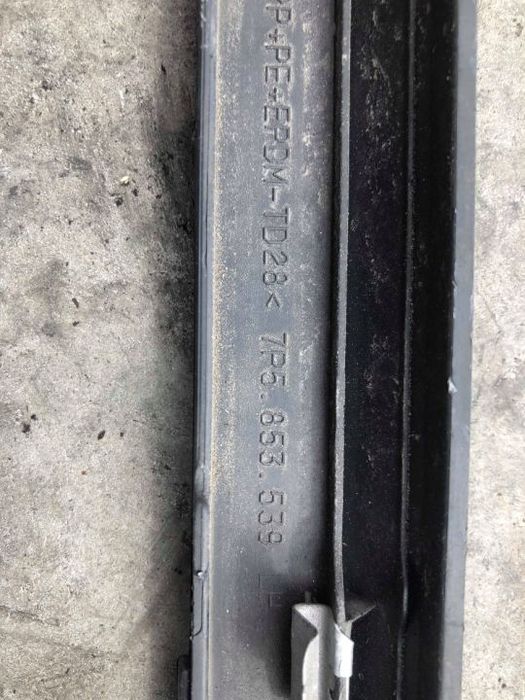 aparatoare prag plastic stanga fata porsche cayenne 92 a