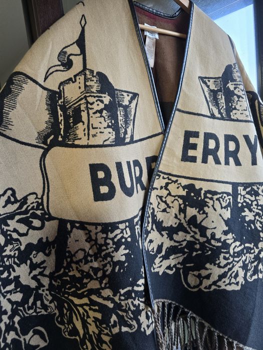 Стилни вълнени дамски шалове тип пончо