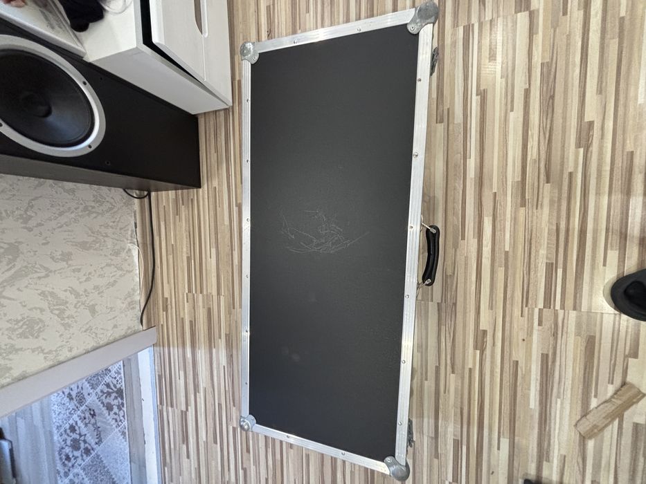 Продавам Твърд Кейс за Клавир Във Отлично състояние