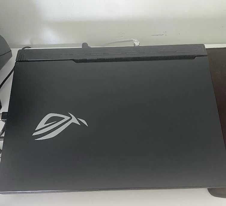 Ноутбук Asus rog stix