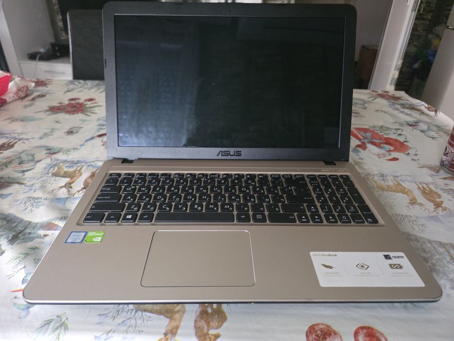 Лаптоп X540U i3-6006U, GeForce 920MX 2GB, 4GB Ram, SSD
