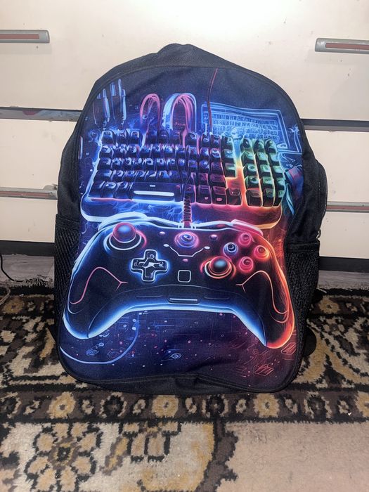 Рюкзак Новый, с барсеткой и пеналом.