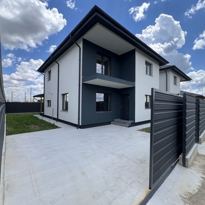 Casa de vanzare P+1E-1km de târgul săptămânal