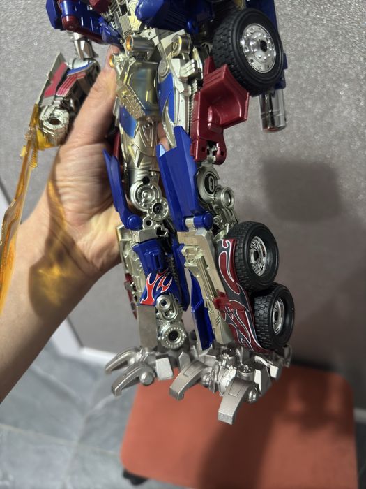 Трансформеры ( Оптимус прайм )