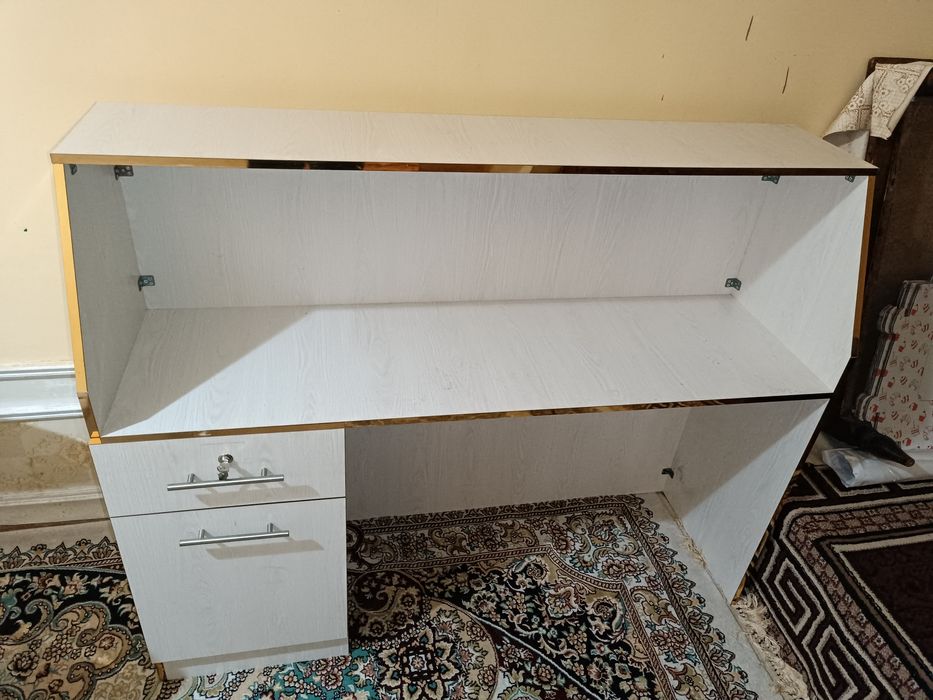 Бар  стол стуллари билан янги.