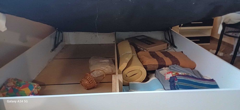 Спалня с матрак 160/200