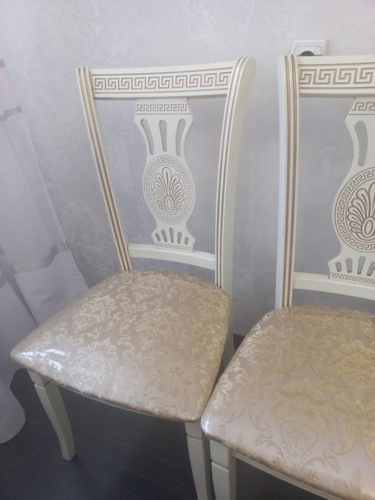 Продам стол и стулья