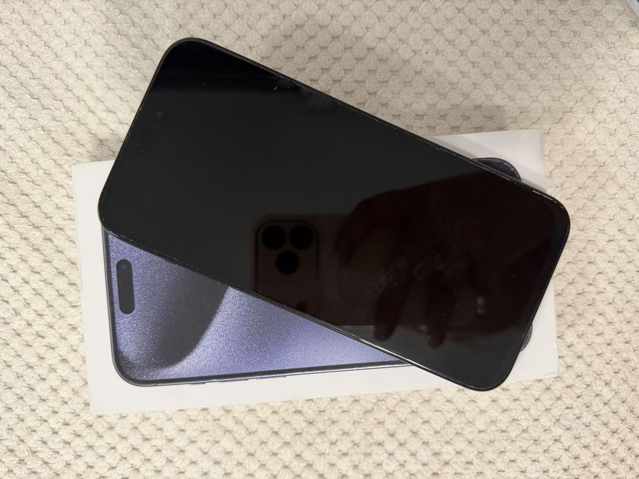 Продам iPhone 15 Pro Max в синем титановом цвете.
