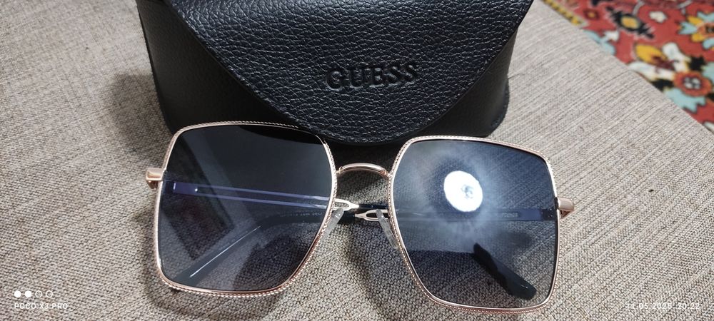 Солнечные очки Guess