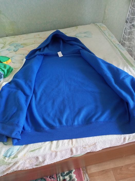 Продаеца кофта худи
