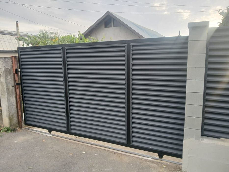 Garduri și porți stil jaluzea șipcă metalică tabla cutata