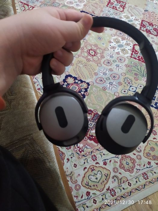 Продам безпроводные наушники