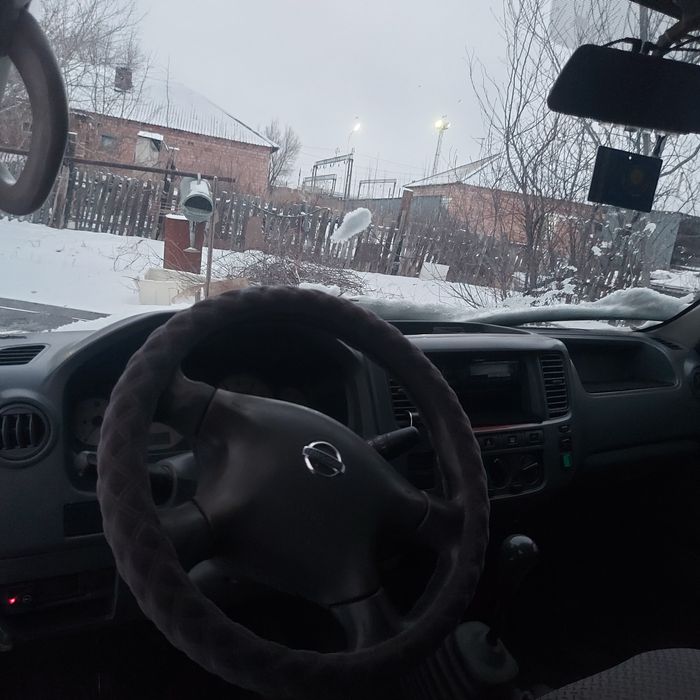 Ниссан Урван бус