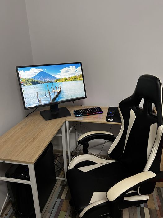 De vanzare pc/tot ce se vede in poza.
