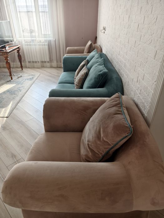 Продам диван с двумя креслами