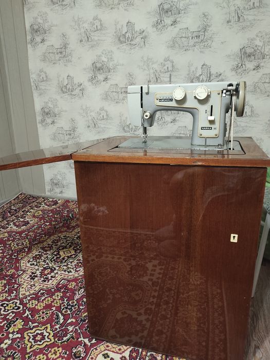 Продам Швейную машинку