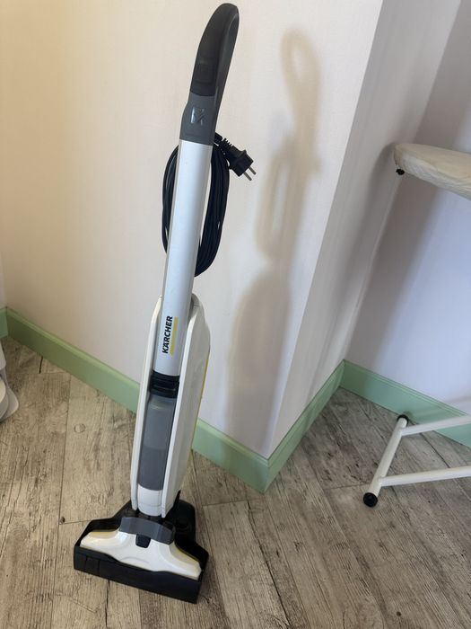 Электрическая швабра полотер Karcher