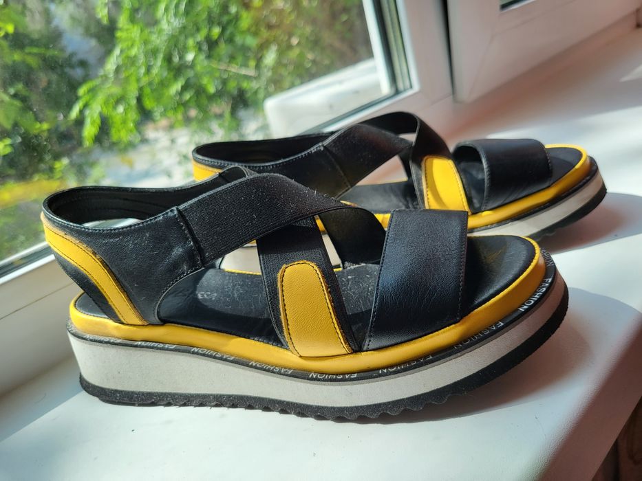 Сандалии кожаные