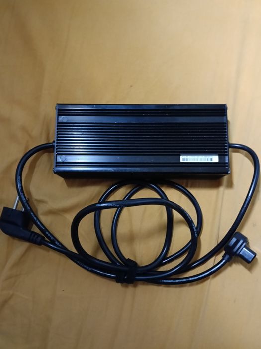 Battery charger litiu ion