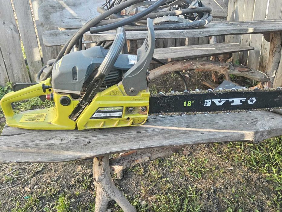 Продам Бензопилу