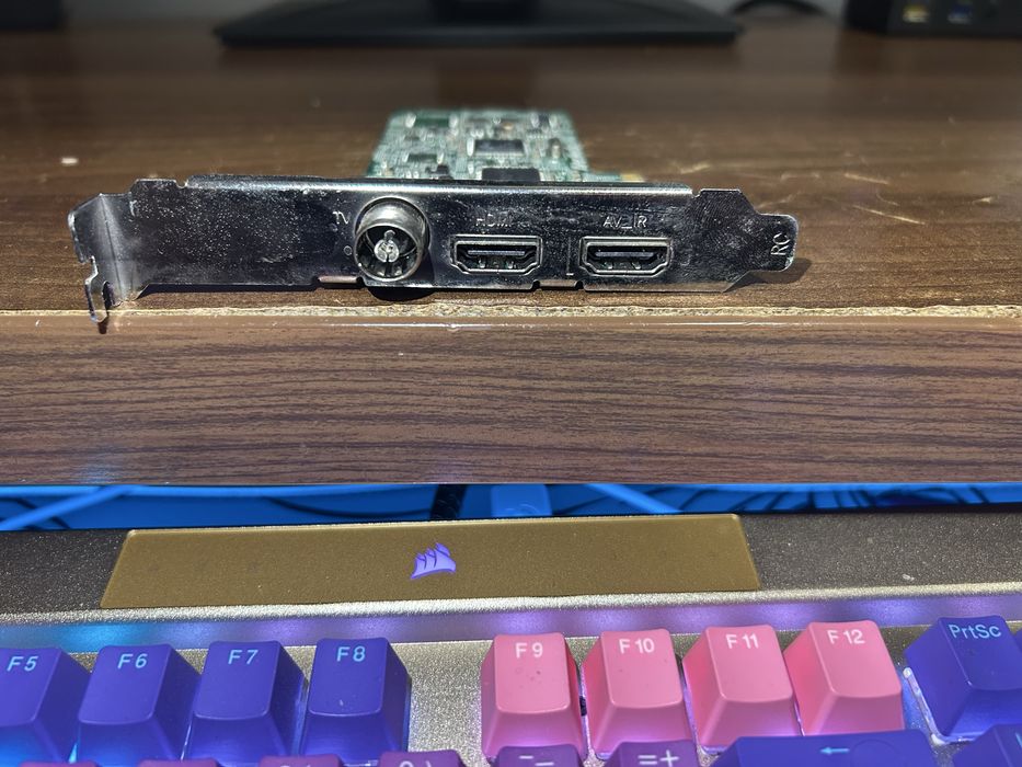 Placa de captura AverMedia H727 C027