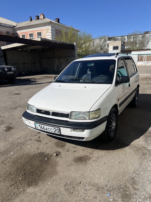 Mitsubishi space Runner 1996года