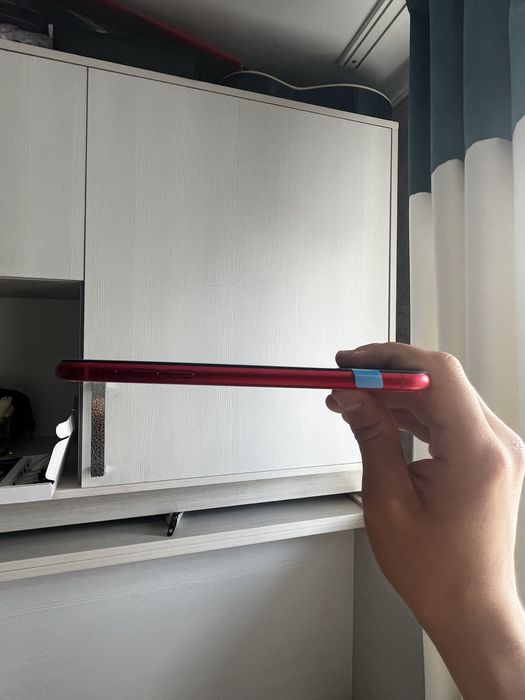 IPhone 11 красный