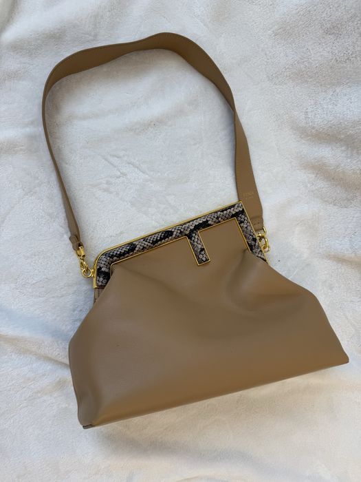 Geata Fendi din piele