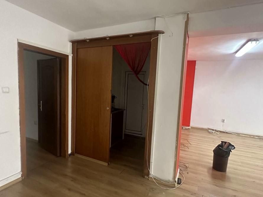 Дава се под наем Офис в Бургас, Възраждане - 100 кв.м за 765 € - Снимка #2