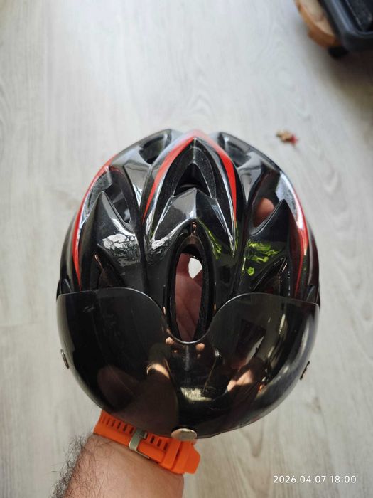 Casca bicicleta pentru vara cu 18 orificii ventilatie si viziera polarizata