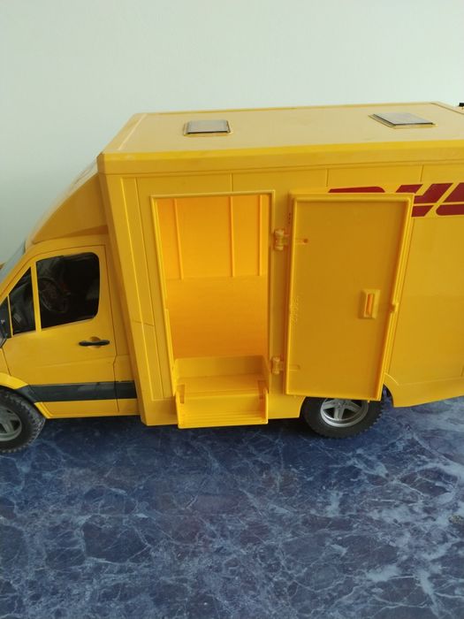 Игрушка Bruder Mercedes Sprinter DHL