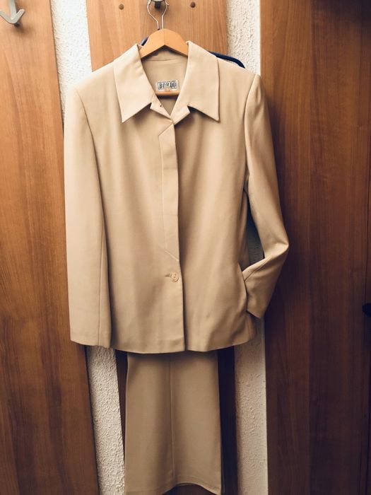 Дамски костюми