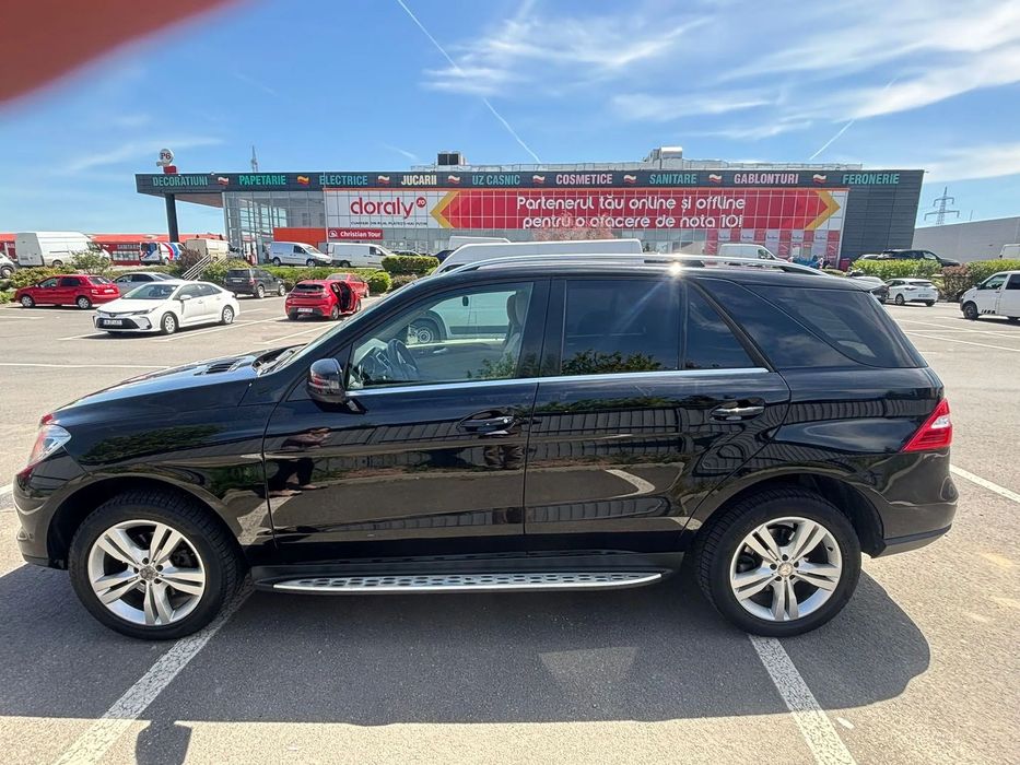 Mercedes-Benz ML Vand Mercedes ML 350 in stare buna de functionare .