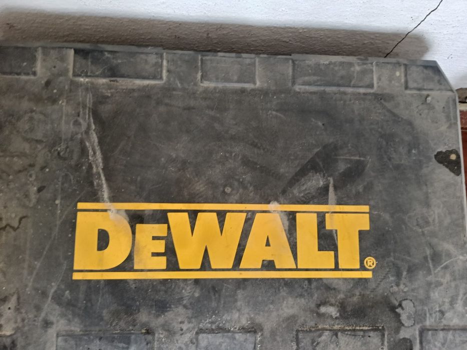 Перфоратор Dewalt