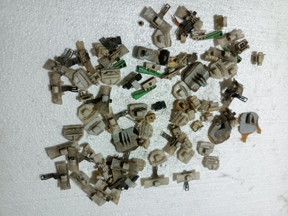 Крепежи за Мерцедес 124