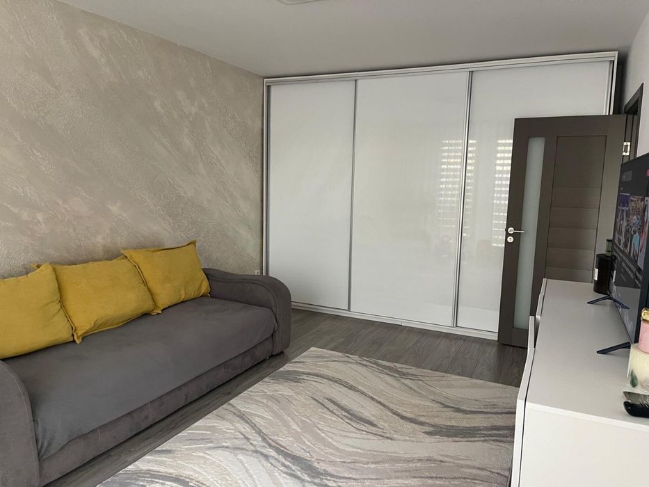 Vand apartament cu 2 camere