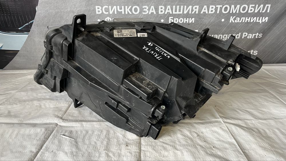 3 броя десен и 1 ляв фар Mercedes Sprinter W910 Full Led