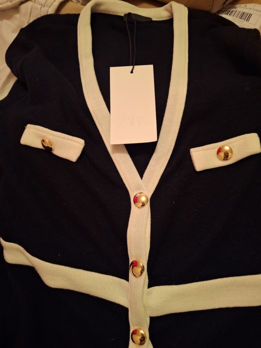 Cardigan cu nasturi aurii Zara