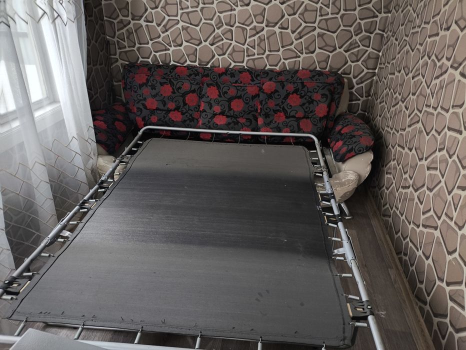 Продам диван недорого